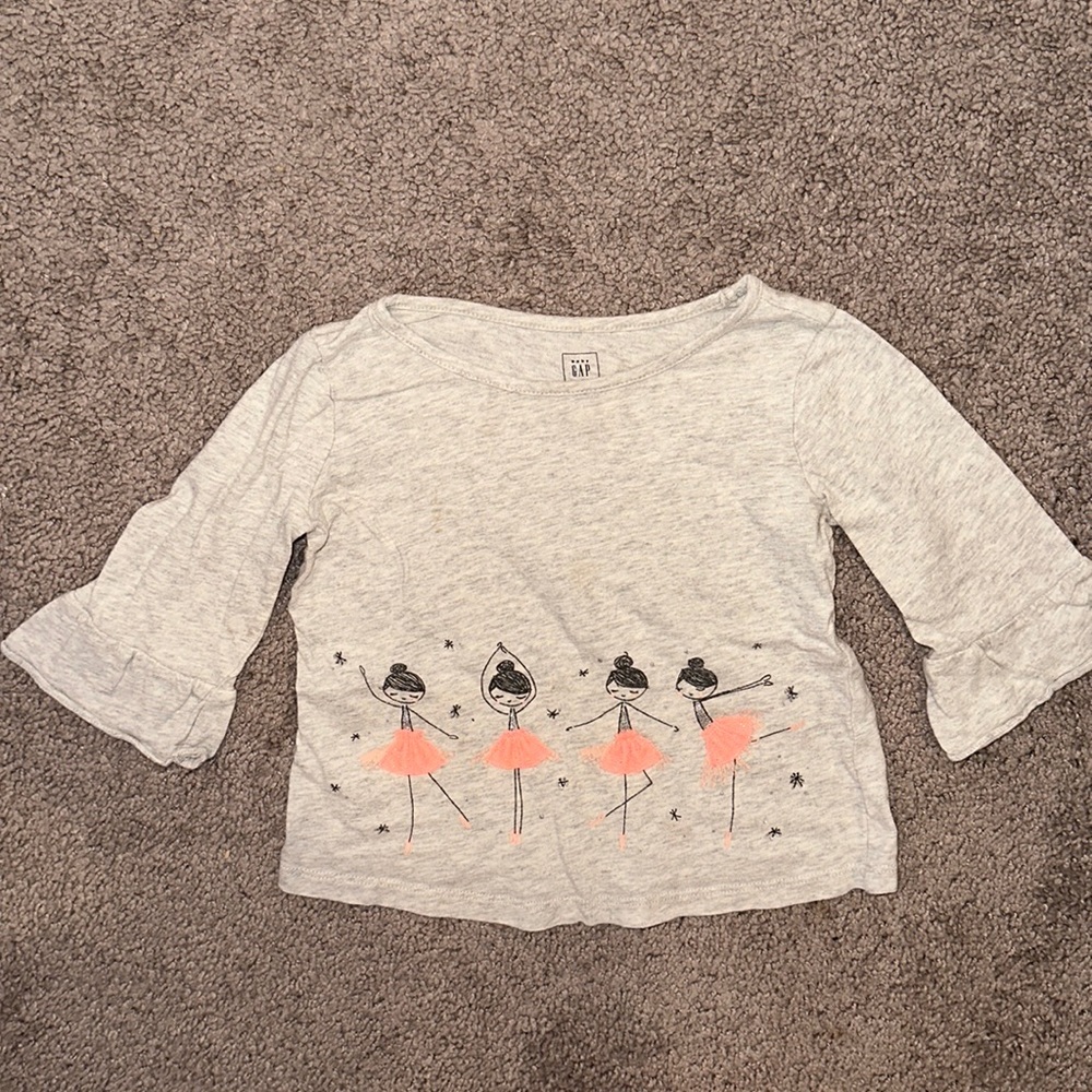 🏷️ 5 for $25 🏷️ baby Gap 3T shirt